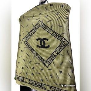 Chanel Pleated Printed Silk Scarf 💯% Authentic without Tag